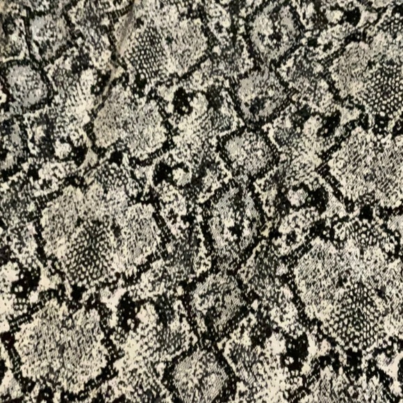Black & White Snake Print Pencil Skirt by 41 Hawthorn - Size Petite Medium - Picture 2 of 4